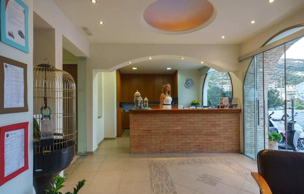 Alianthos Beach Hotel Plakiász Kültér fotó